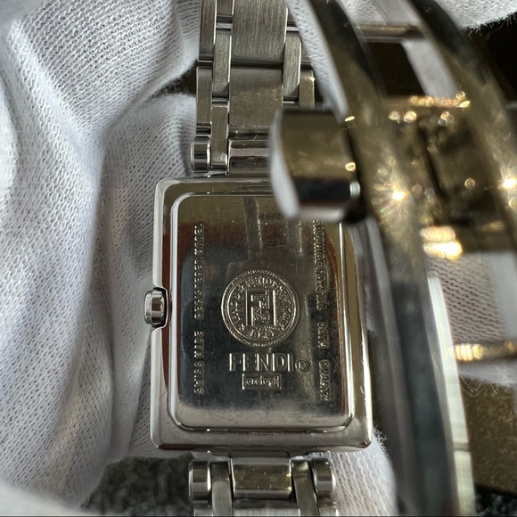 Fendi ladies watch - Picture 4 of 8